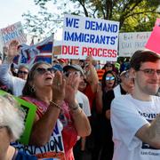 Arkivbilder från protester mot immigranträder i Iowa.