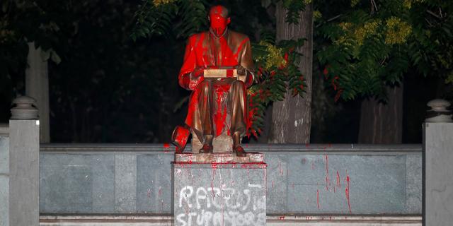 Vandaliserad staty i Italien.  Antonio Calanni / TT NYHETSBYRÅN