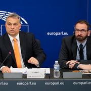 Victor Orbán och József Szájer (längst till höger)/Arkivbild