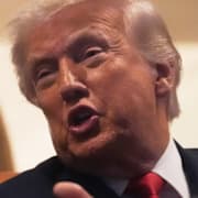 Maria Malmer Stenergard med utrikesministerkollegor i Bryssel/Donald Trump på måndagen.