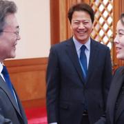 Sydkoreas president Moon Jae-in och Kim Yo Jong, syster till Nordkoreas diktator Kim Jong-Un.