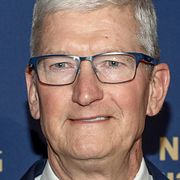 Till vänster: Broadcoms vd Hock Tan. Till höger: Apples vd Tim Cook.