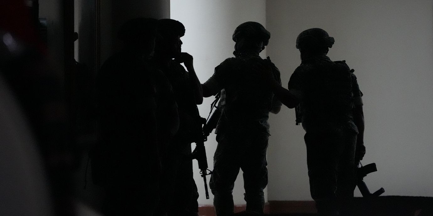 Militär är på plats i senaten.