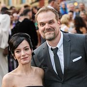 David Harbour och Lily Allen.