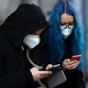 Ungt par i Liverpool, illustrationsbild/Boris Johnson.