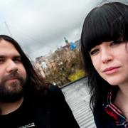 Romeo Stodart och Angela Gannon i The Magic Numbers.