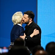 Arkivbild. EU-komissionens ordförande Ursula von der Leyen och Ukrainas president Volodymyr Zelensky under Natos toppmöte i Haag i somras. 