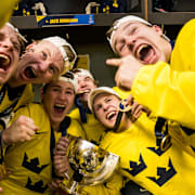 Svenskt jubel i omklädningsrummet.