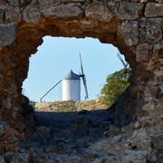 Don Quijote levde i sin egen låtsasvärld och såg i väderkvarnar fiender.