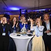 Reaktioner under Moderaternas valvaka på Clarion Sign under natten till måndag.