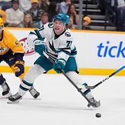 Macklin Celebrini under en match 24 mars.