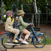 Invånare i Kambodjas huvudstad Phnom Penh. 