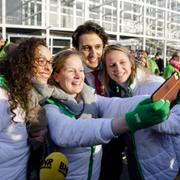 Grön vänsters partiledare Jesse Klaver tillsammans med anhängare i Leiden, den 14 mars. 