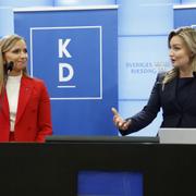 Sara Skyttedal och Kristdemokraternas partiledare Ebba Busch under en pressträff. Arkivbild.