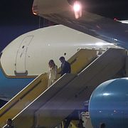 Marco Rubio och hans fru Jeanette Dousdebes Rubio har landat på flygplatsen Sturup utanför Malmö.