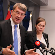 Troels Lund Poulsen och Vivian Motzfeldt. 