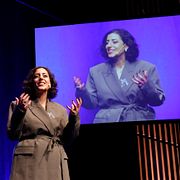 Liberalernas partiledare Simona Mohamsson håller tal under partiets landsmöte i Karlstad den 22 november 2025.