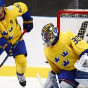 Erik Karlsson och Henrik Lundqvist under lördagens ishockeylandskamp