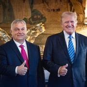 Orbáns egna bild från Mar-a-lago i juli.