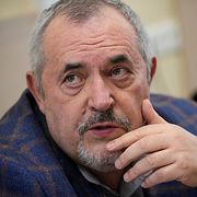 Den ryske oppositionspolitikern Boris Nadezjdin har lämnat landet efter 40 år som politiker i Ryssland.