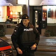 Polisavspärrningar efter attacken.