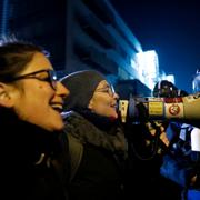 Ungerska demonstranter i Budapest på tisdagskvällen.