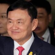  Thaksin Shinawatra anländer i Bangkok. 