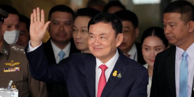 Thaksin Shinawatra anländer i Bangkok.  Sakchai Lalit / AP