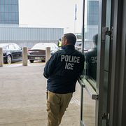ICE-agent på JFK-flygplatsen i New York.