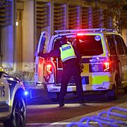 Polisen på plats vid en skola i Solberga i Älvsjö i södra Stockholm. En person har blivit skjuten inomhus i en idrottshall. Personen, som är allvarligt skadad, är förd till sjukhus.