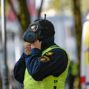 Polis med gasmask. Arkivbild.