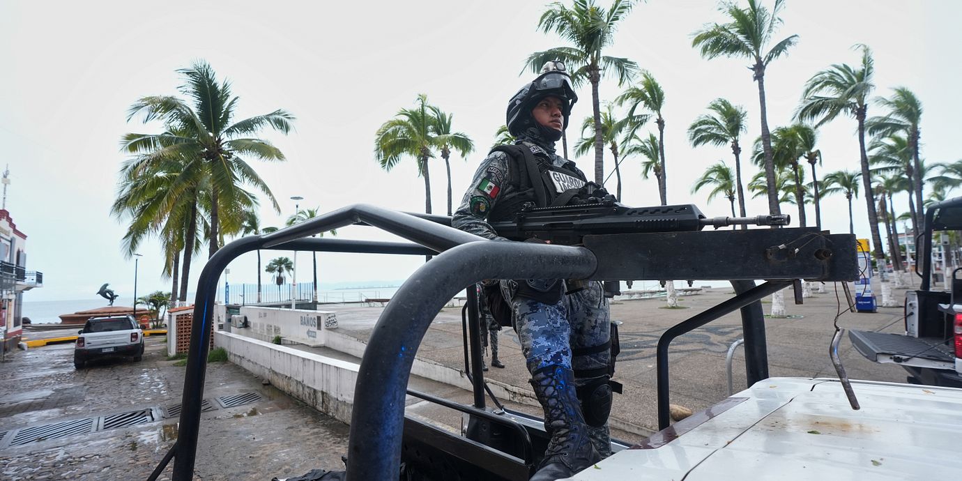 En vakt vid kusten av Puerto Vallarta.