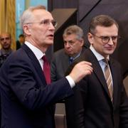 Jens Stoltenberg med Turkiets utrikeminister Hakan Fidan och Ukrainas utrikesminister Dmytro Kuleba. 