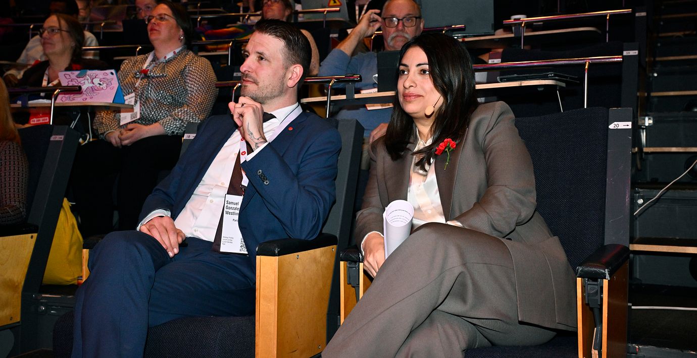 Partiledare Nooshi Dadgostar (V) under kongressen i Örebro