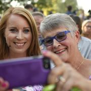 Annie Lööf (C) och tidigare C-ledaren Maud Olofsson under C-dagen i Almedalen.