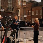 Journalister utanför Lancaster House i London på tisdagen.