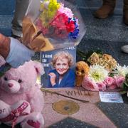 Betty Whites stjärna på Hollywood Walk of Fame under fredagen.  