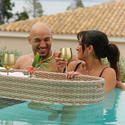 Aron Walker och Angelica Karlsson var ett av paren som först såg lyckliga ut – men där den blinda kärleken inte höll hela vägen till altaret.