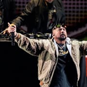 Sean Paul uppträder i Kalifornien.