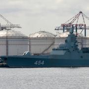 Ryska fregatten Amiral Gorsjkov vid kaj i Kapstaden