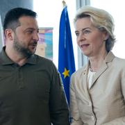 Ukrainas president Zelenskyj och EU-chefen von der Leyen.