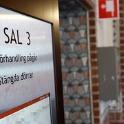 Mordrättegången hölls i Borås tingsrätt. Samma tingsrätt ska nu avkunna dom i målet där den morddömda pojkens pappa är en av huvudmännen.