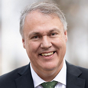 Anders Rickman, tidigare L-ordförande i Habo. Partiledarna Jimmie Åkesson (SD) och Simona Mohamsson (L).