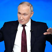 Putin under pressträffen.