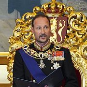 Kong Haakon VIII och kronprinsessan Ingrid Alexandra.