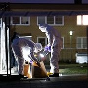 Polisens kriminaltekniker vid området för explosionen.