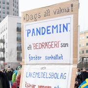 Bild från coronaprotesten ”Tusenmannamarschen” i Stockholm den 6 mars. 