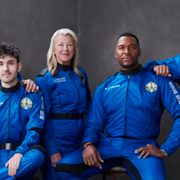 Passagerna på NS-19: Dylan Taylor, Lane och Cameron Bess, Laura Shepard Churchley, Michael Strahan och Evan Dick.