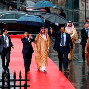 Saudiarabiens prins Mohammed bin Salman på röda matten i Paris i somras.