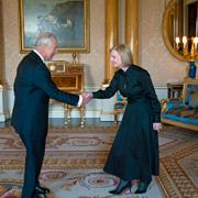 Kung Charles III och Liz Truss. 